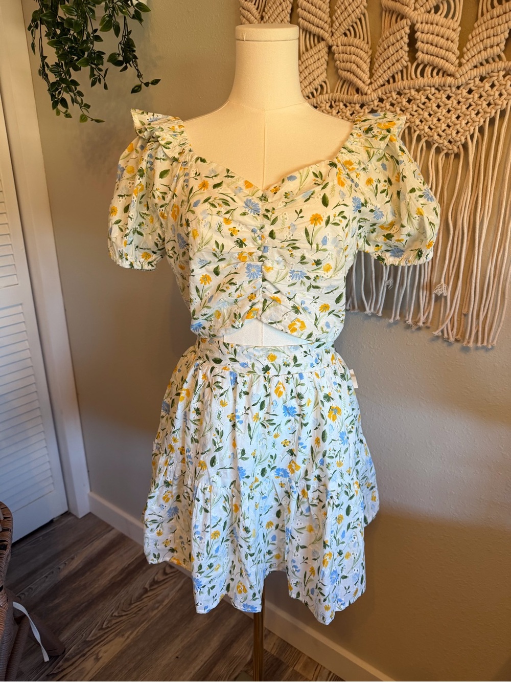 Japna NWT White Floral Puff-Sleeve Two-Piece Dress with Yellow and Blue Blooms